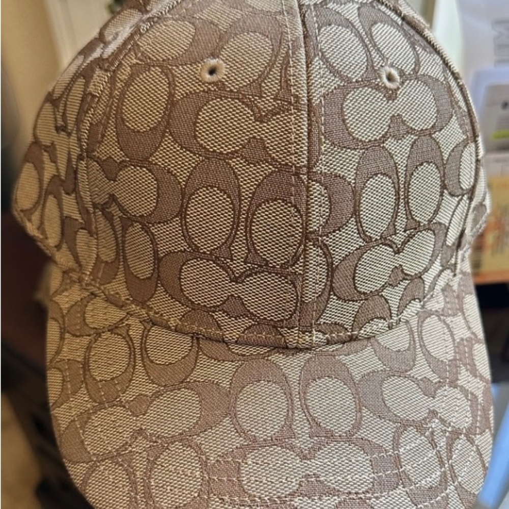 Coach signature Jacquard Cap NWOT